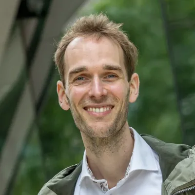 Portrait photo of Professor Hans van Kippersluis